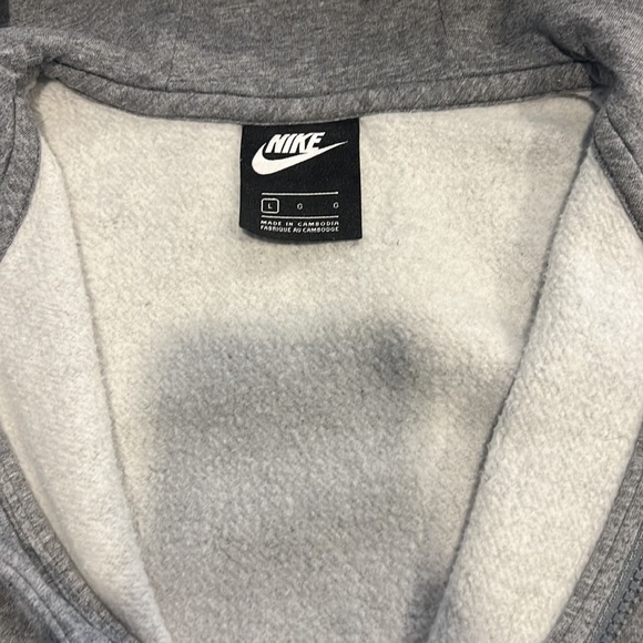 Sold 🚫 NIKE NWOT Grey zip up hoodie YOUTH LARGE - Picture 6 of 10